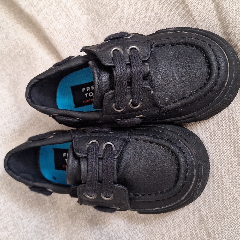 French Toast Toddler VelcroShoes, Size 6c